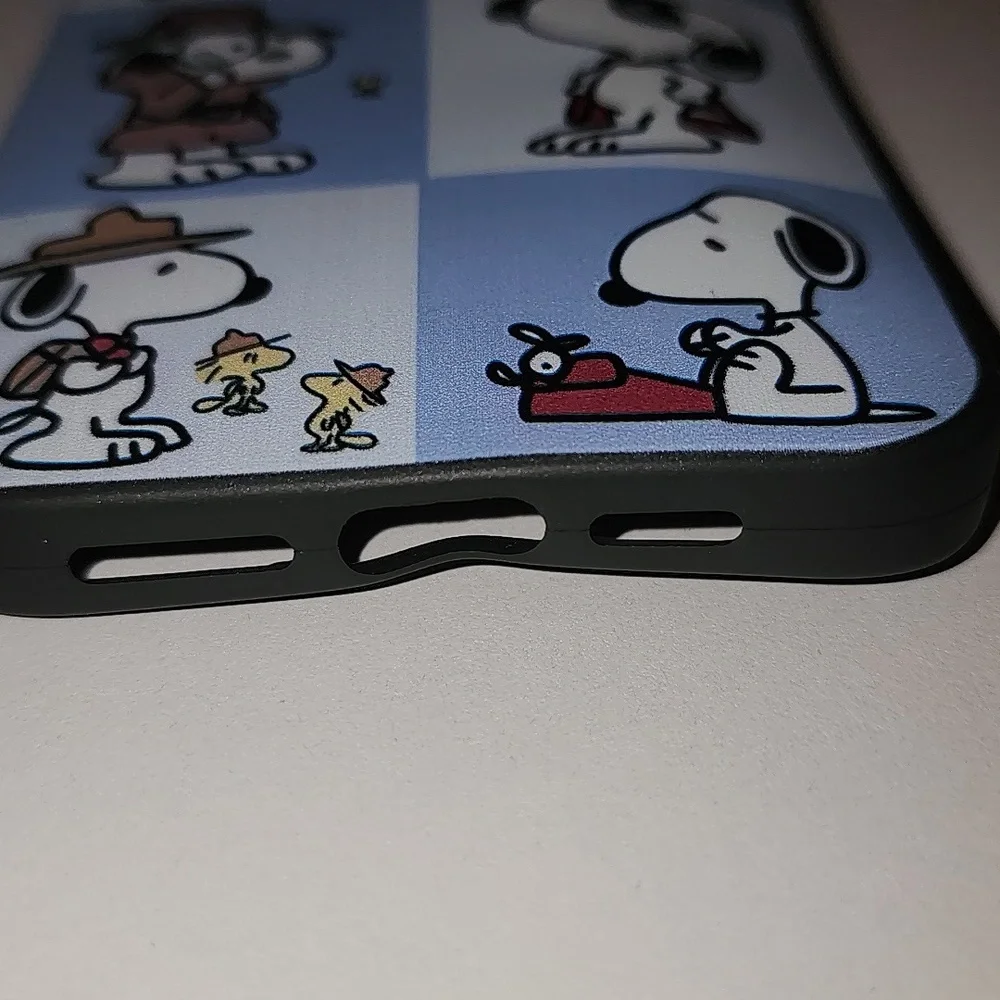 Brand new Apple IPhone 🍎 15 Pro Max Peanuts Snoopy soft Silicone Phone Case